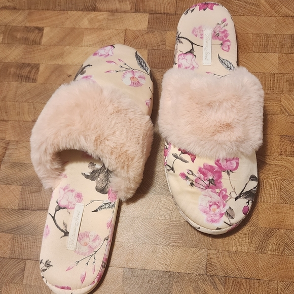 Victoria's Secret house slippers Size Large Pink Floral with fluffy pouf - Picture 14 of 16